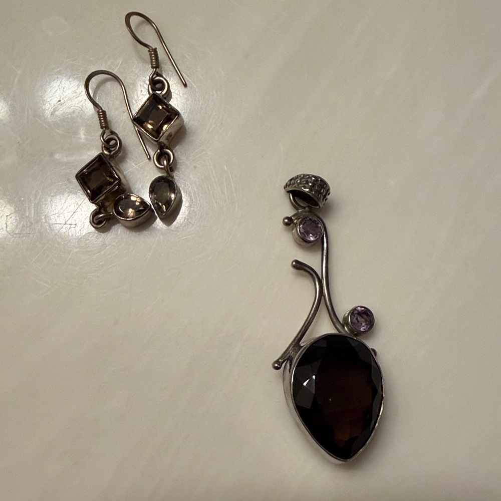 Elegant Quartz and Amethyst Pendant and earring set